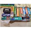 Image 1 : BOX OF PUZZLES