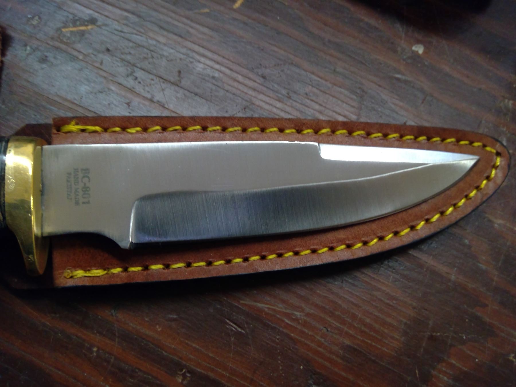 HUNTING KNIFE (LEATHER CASE)