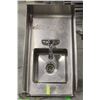 Image 1 : S/S HIGH-WALL / SPLASHGUARD PERSONAL SINK
