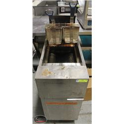 FRYMASTER COMMERCIAL DUAL-BASKET DEEPFRYER