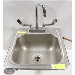 STAINLESS STEEL HAND SINK 15" X 15" X 6"