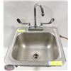 Image 1 : STAINLESS STEEL HAND SINK 15" X 15" X 6"