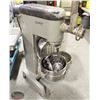 Image 2 : HOBART 30 QUART COMMERCIAL DOUGH MIXER