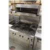 Image 4 : QUEST 6-BURNER RANGE W/ OVEN & SALAMANDER