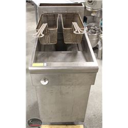 QUEST DUAL-BASKET DEEP FRYER M#: MV40/130