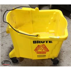 RUBBERMAID COMMERCIAL MOP BUCKET W/ NO WRINGER