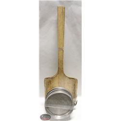 2 PIZZA PADDLES & 5 PIZZA PANS