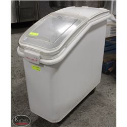 RUBBERMAID ROLLING INGREDIENT BIN W/ SLIDING LID
