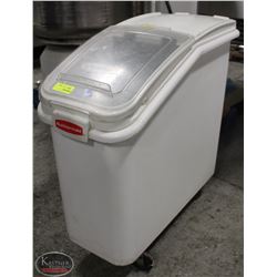 RUBBERMAID ROLLING INGREDIENT BIN W/ SLIDING LID
