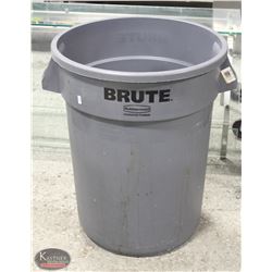 RUBBERMAID BRUTE 32 GALLON TRASH CAN