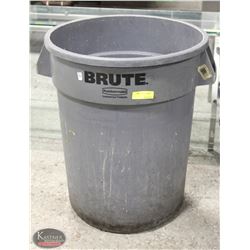 RUBBERMAID BRUTE 32 GALLON TRASH CAN
