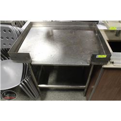 STAINLESS STEEL TABLE W/ UNDERSHELF
