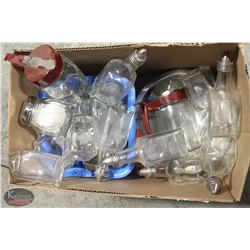 LOT OF ASSORTED TABLE TOP DISPENSERS INCL: VINEGAR