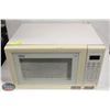 Image 1 : WHITE HAIER MICROWAVE