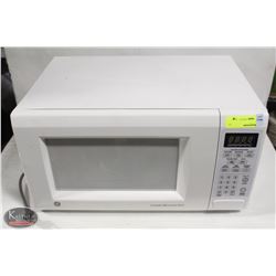WHITE GE MICROWAVE OVEN