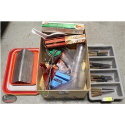 CUTLERY TRAY OF ASSORTED STEAK KNIVES W/ BOX OF
