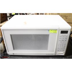 WHITE GE MICROWAVE