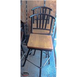 LOT OF 7 LIGHT WOOD SWIVEL BAR HEIGHT CHAIRS