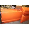 Image 1 : 6 ORANGE VINYL SEATING BOOTHS
