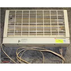 BUG ZAPPER W/ FLYLIGHTS