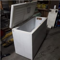 WOODS 4' CHEST FREEZER * AS IS