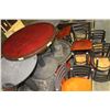 Image 5 : LOT OF 5 ROUND DINING TABLES W/ 30 METAL & WOOD