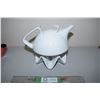 Image 1 : White Teapot and Trivet