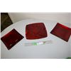 Image 1 : 3 Heavy Red Glass Plates