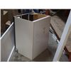 Image 4 : Vanity sink cabinet 2 door (27" X 22" X 34.5")