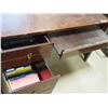 Image 3 : WOODEN DESK 56X23.5X37 " 3 DRAWER