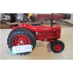 IH McCormick WD-9 Toy Tractor 1/16 Scale
