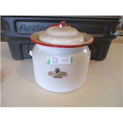Enamel Pot with Handle and Lid