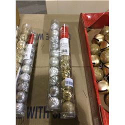 Home Accents Holiday 10 Piece Shatter Resistant Ornaments Lot of 4