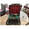 Image 2 : Vintage Underwood Golden Touch typewriter