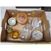 Image 1 : TRAY LOT OF GLASSWARE (CANDY DISH W/ LID, DECANTER, ETC)
