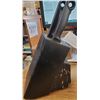 Image 3 : KNIFE BLOCK W/ 3 KNIVES
