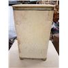 Image 1 : Vintage Laundry Hamper