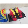 Image 8 : Qty 4 Life Vests: 3 America's Cup World Team & Ocean Jump
