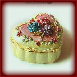 REAL CRYSTALS & FLOWERS 24K GOLD HEART SHAPED BOX