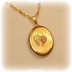 LARGE SOLID 14K GOLD ENGRAVED LOCKET NECKLACE 6G