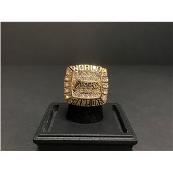 L.A LAKERS 2000 NBA WORLD CHAMPIONSHIP REPLICA RING "BRYANT"