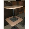 Image 1 : 2 Square Tables