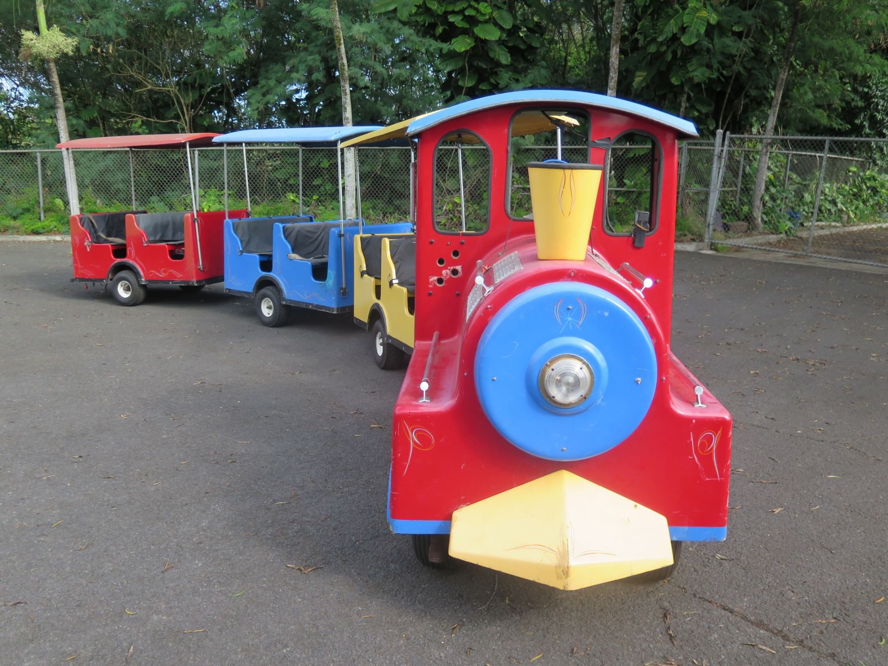 Royal Rides Trackless Train w/ 3 Carts, Gas-Powered - Oahu Auctions