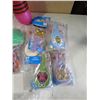 Image 7 : Mixed Box: Inflatable Crayon, Inflatable Guitar, Paddle Game