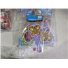 Image 8 : Mixed Box: Inflatable Crayon, Inflatable Guitar, Paddle Game