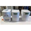 Image 1 : One water dispenser and two bases