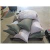 Image 3 : Pallet full of "gravel" sand bags.