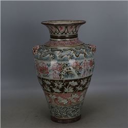 A FAMILLE VERTE VASE MING DYNASTY.