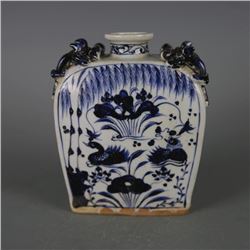 A BLUE & WHITE LOTUS VASE MING DYNASTY.