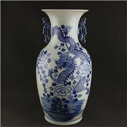 A BLUE & WHITE DRAGIN VASE KANGXI MARK 17TH/C.